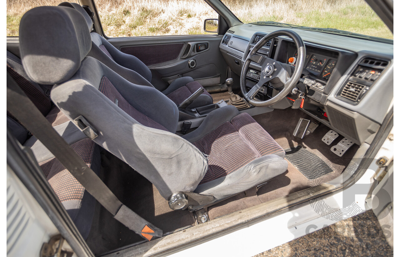 01/1986 Ford Sierra RS Cosworth 2d Coupe Diamond White Turbo 2.0L