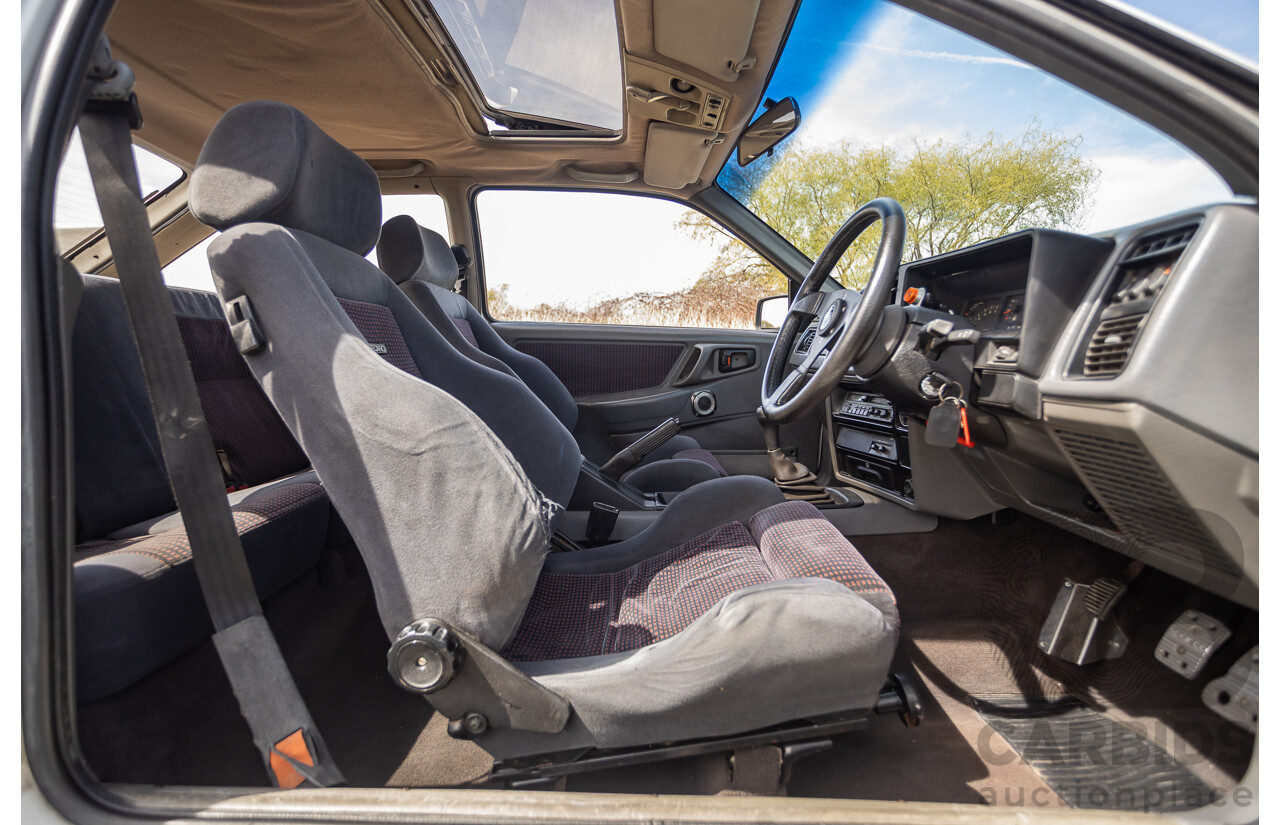 01/1986 Ford Sierra RS Cosworth 2d Coupe Diamond White Turbo 2.0L