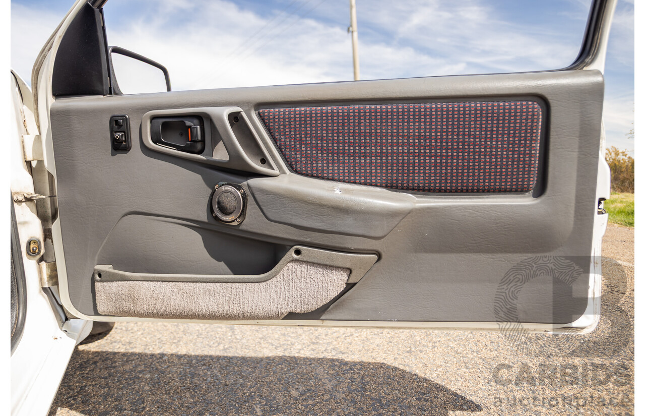 01/1986 Ford Sierra RS Cosworth 2d Coupe Diamond White Turbo 2.0L