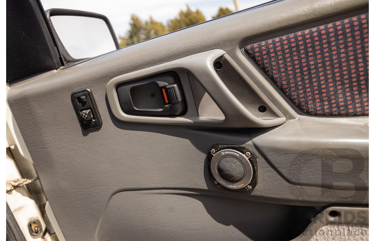 01/1986 Ford Sierra RS Cosworth 2d Coupe Diamond White Turbo 2.0L