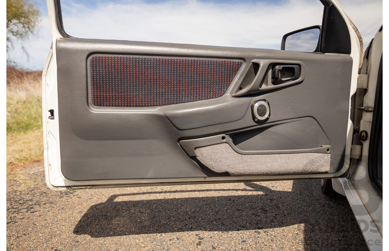 01/1986 Ford Sierra RS Cosworth 2d Coupe Diamond White Turbo 2.0L