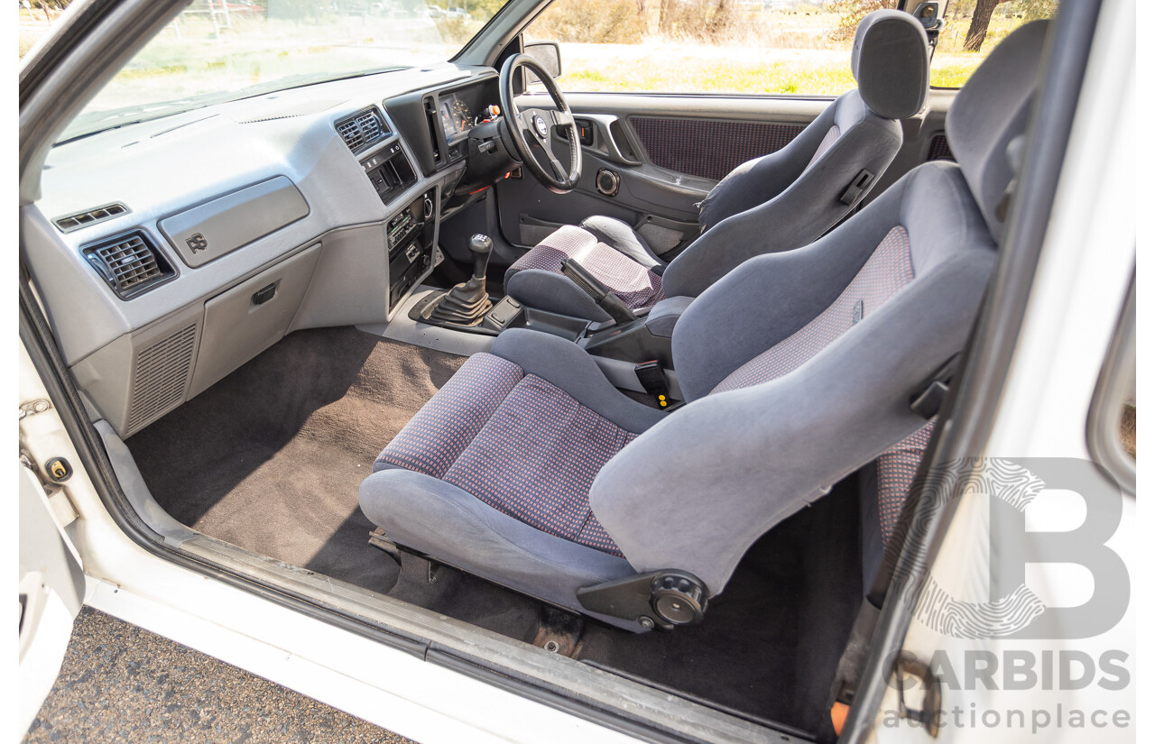 01/1986 Ford Sierra RS Cosworth 2d Coupe Diamond White Turbo 2.0L