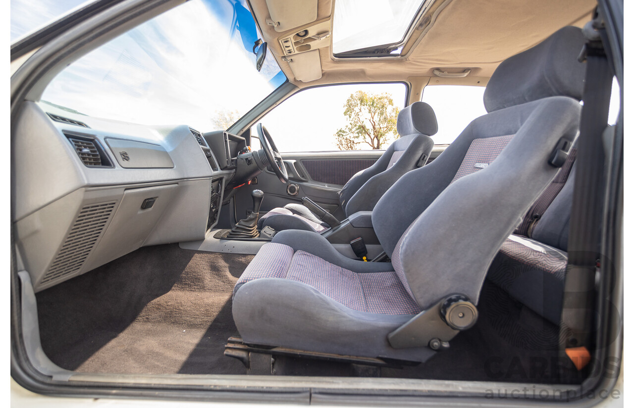 01/1986 Ford Sierra RS Cosworth 2d Coupe Diamond White Turbo 2.0L