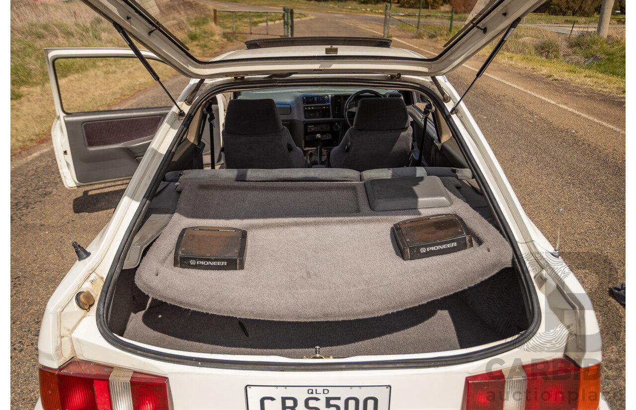 01/1986 Ford Sierra RS Cosworth 2d Coupe Diamond White Turbo 2.0L