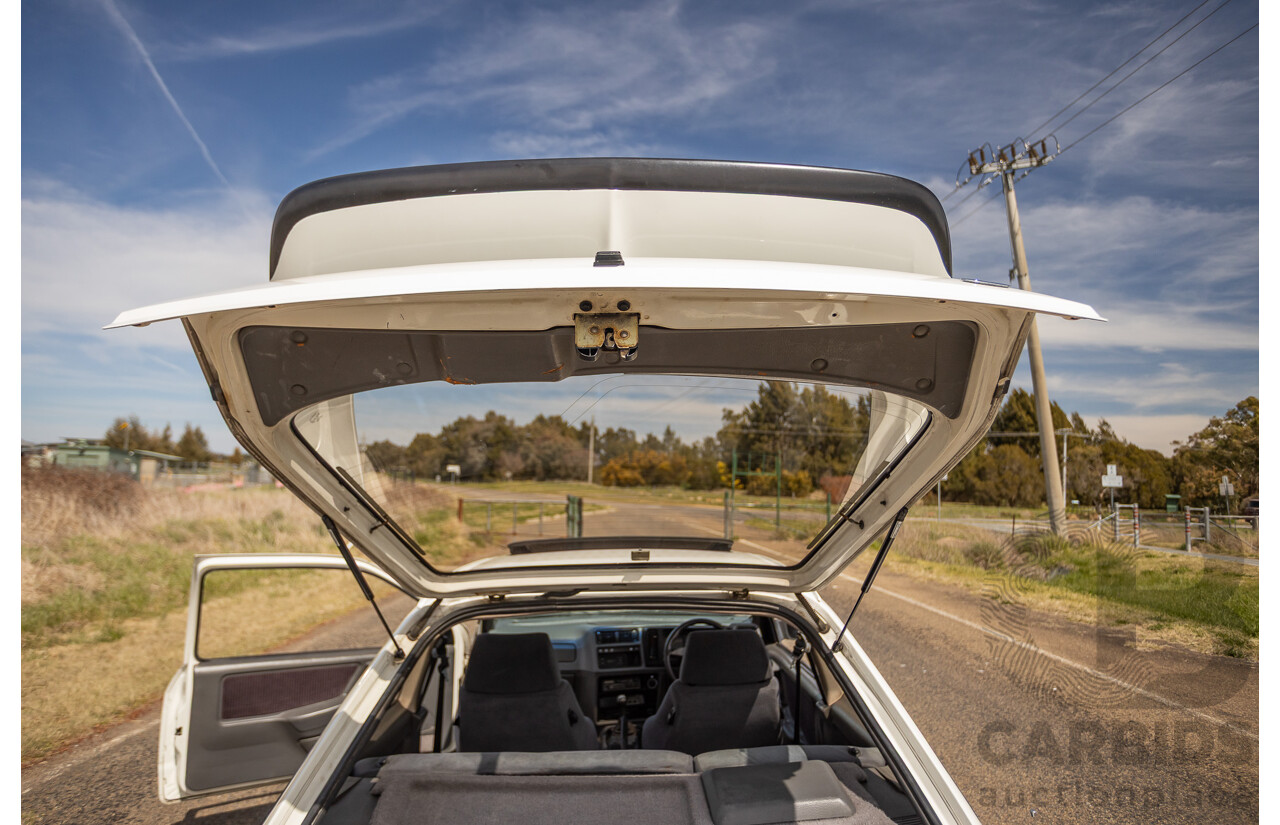 01/1986 Ford Sierra RS Cosworth 2d Coupe Diamond White Turbo 2.0L