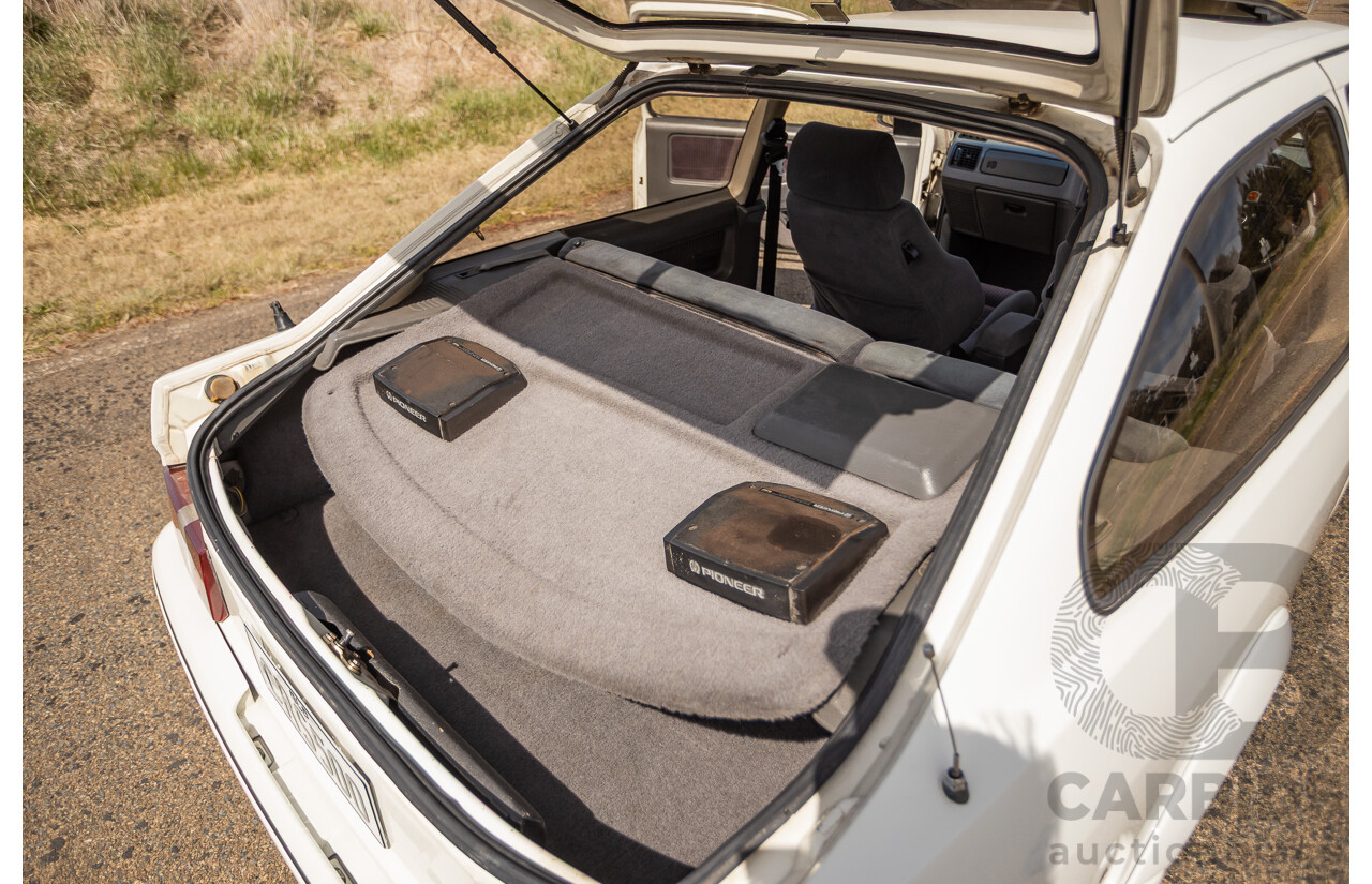 01/1986 Ford Sierra RS Cosworth 2d Coupe Diamond White Turbo 2.0L