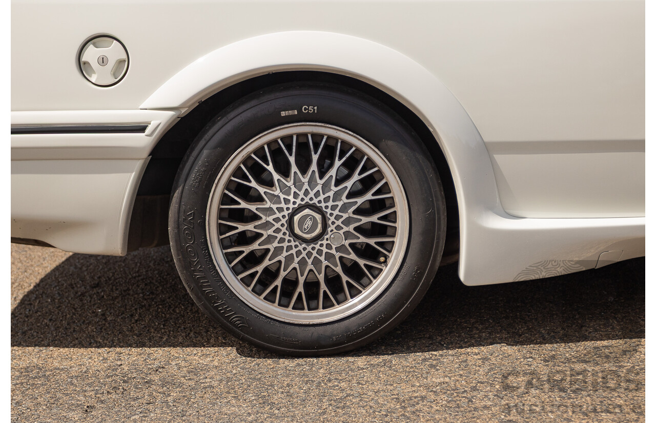 01/1986 Ford Sierra RS Cosworth 2d Coupe Diamond White Turbo 2.0L