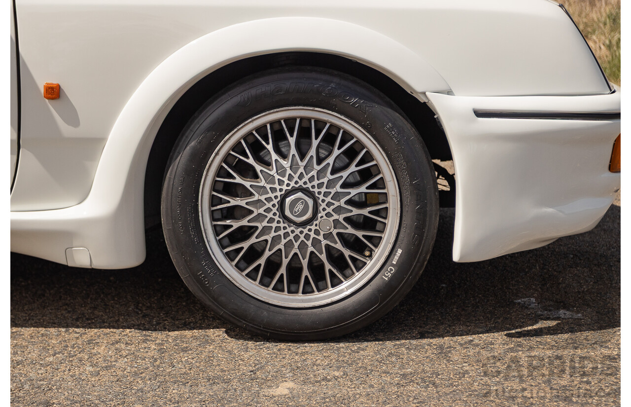 01/1986 Ford Sierra RS Cosworth 2d Coupe Diamond White Turbo 2.0L