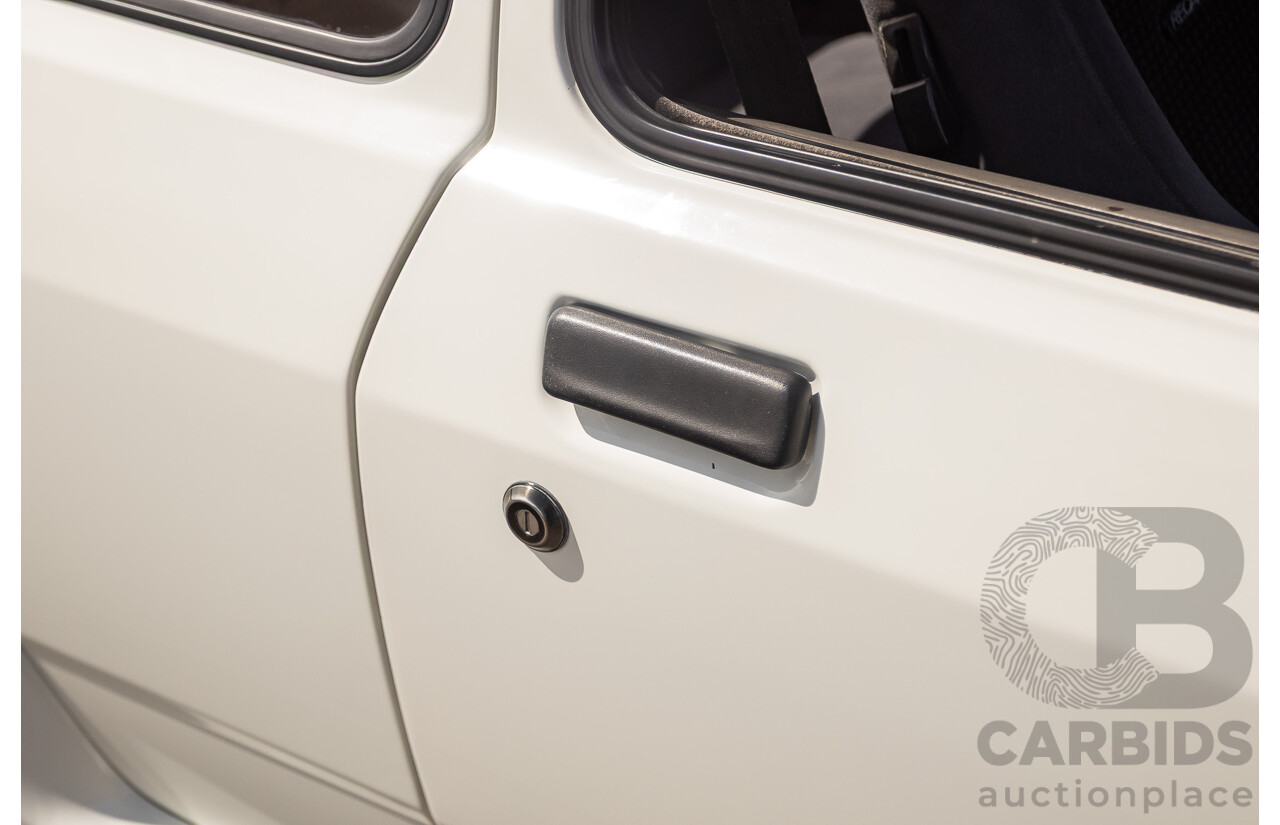 01/1986 Ford Sierra RS Cosworth 2d Coupe Diamond White Turbo 2.0L