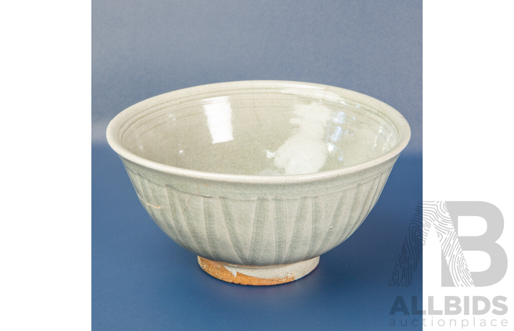 Beautiful Yuan Dynasty Antique Longquan Celadon Bowl, 10 Cm (approx height)