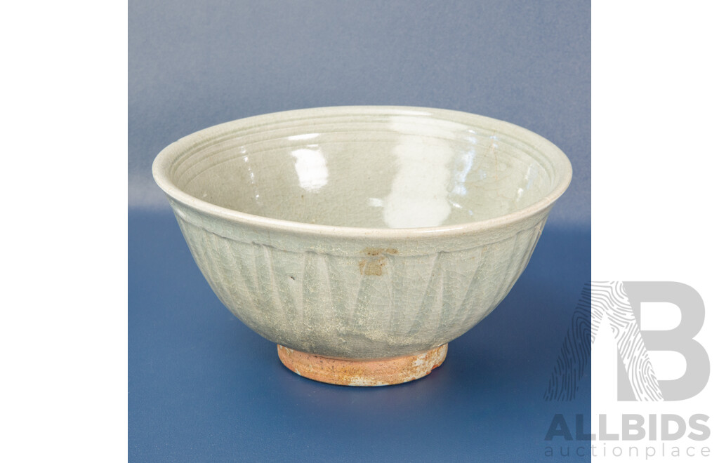Beautiful Yuan Dynasty Antique Longquan Celadon Bowl, 10 Cm (approx height)