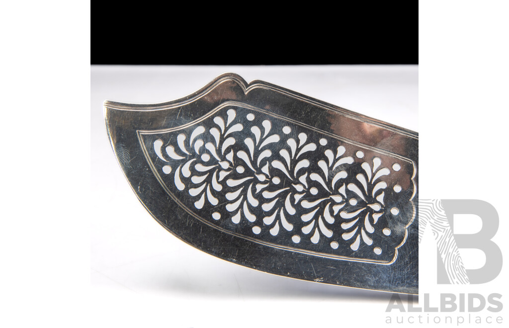 Antique William IV Sterling Silver Fish Slide with Pierced Detail, London 1830, Adey Bellamy Savory, Weight 140 Gm