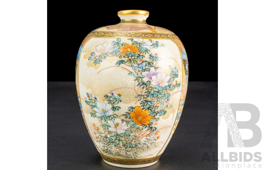 Very Fine Antique Japanese Satsuma Porcelain Vase with Detailed Hand Painted Scenes