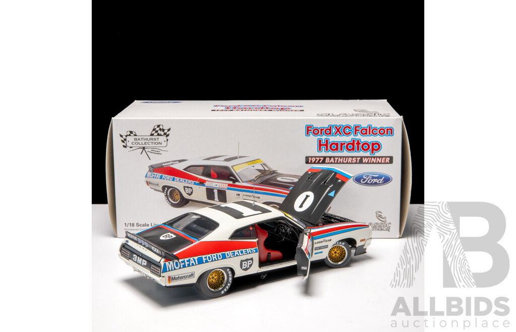 Classic Carlectables 1977 Ford XC Falcon Hardtop Bathurst Winner #1 961/3900 1:18 Scale Model Car - COA Included