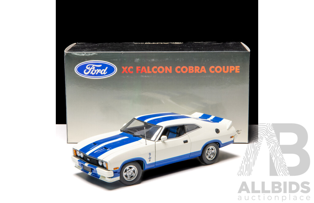 AUTOart Ford XC Cobra Coupe 5.8 White / Blue #3916/7860 1:18 Scale Model Car - COA Included