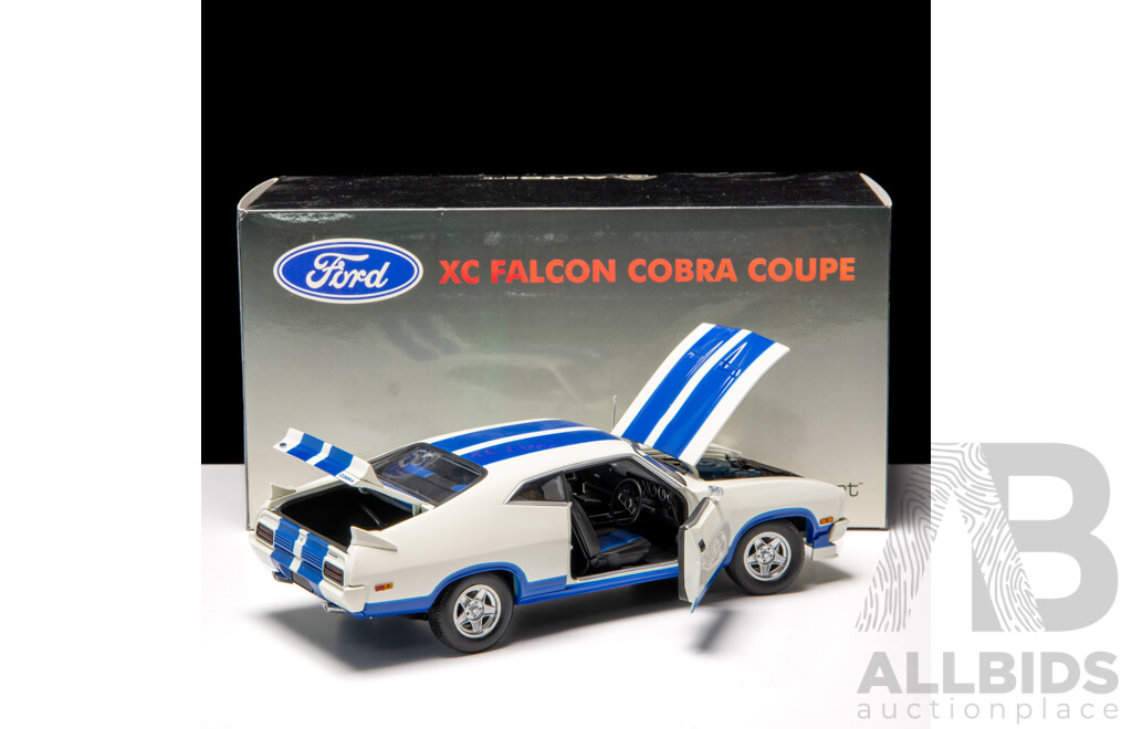 AUTOart Ford XC Cobra Coupe 5.8 White / Blue #3916/7860 1:18 Scale Model Car - COA Included