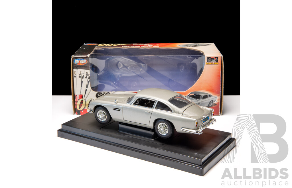 Joyride 1965 Aston Martin DB5 Silver Casino Royale 007 James Bond 1:18 Scale Model Car