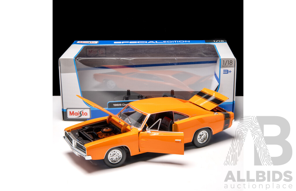 Maisto 1969 Dodge Charger R/T Orange 1:18 Scale Model Car