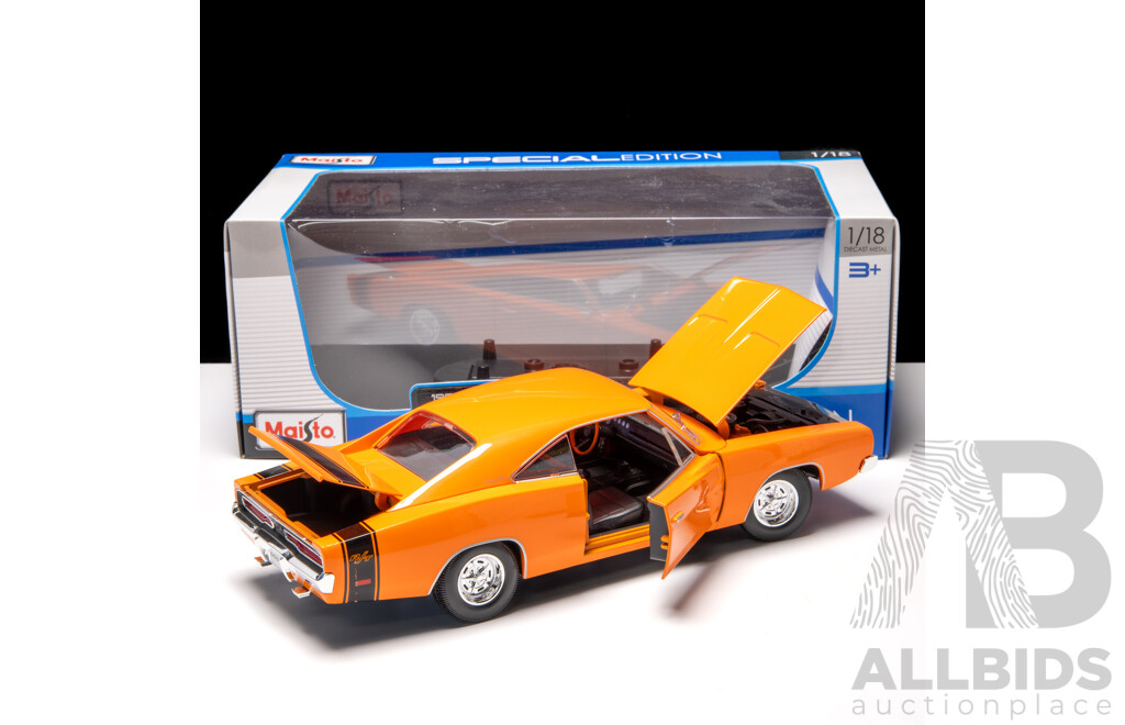 Maisto 1969 Dodge Charger R/T Orange 1:18 Scale Model Car