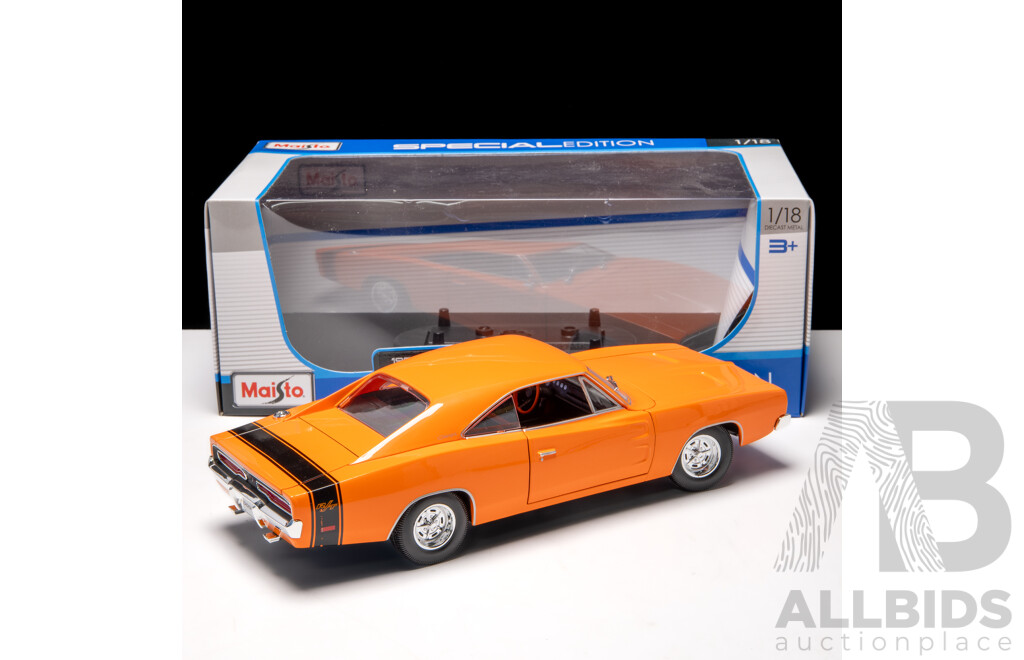 Maisto 1969 Dodge Charger R/T Orange 1:18 Scale Model Car