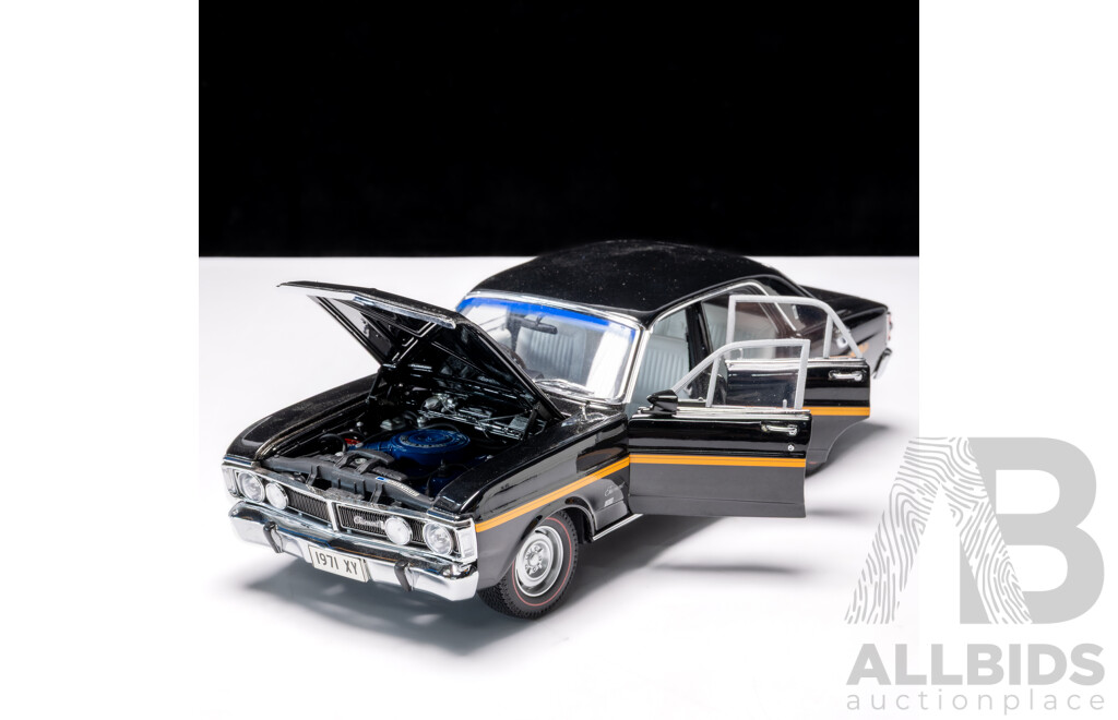 Classic Carlectables 1971 Ford XY Fairmont Grand Sport Onyx Black W Gold Stripe 1:18 Scale Model Car - NO BOX