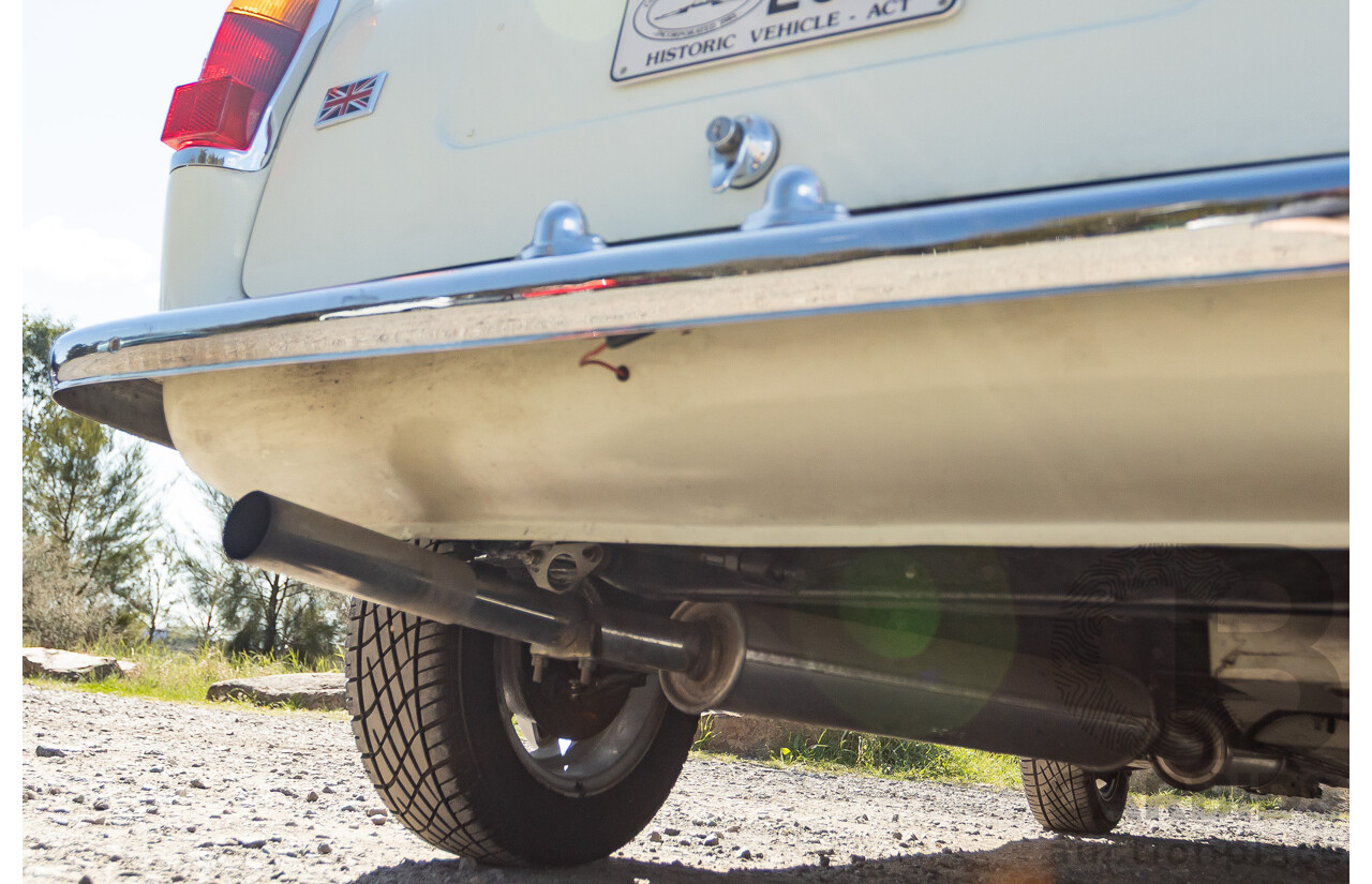 01/1968 Riley Elf MkIII 2d Sedan White / Black 1.0L