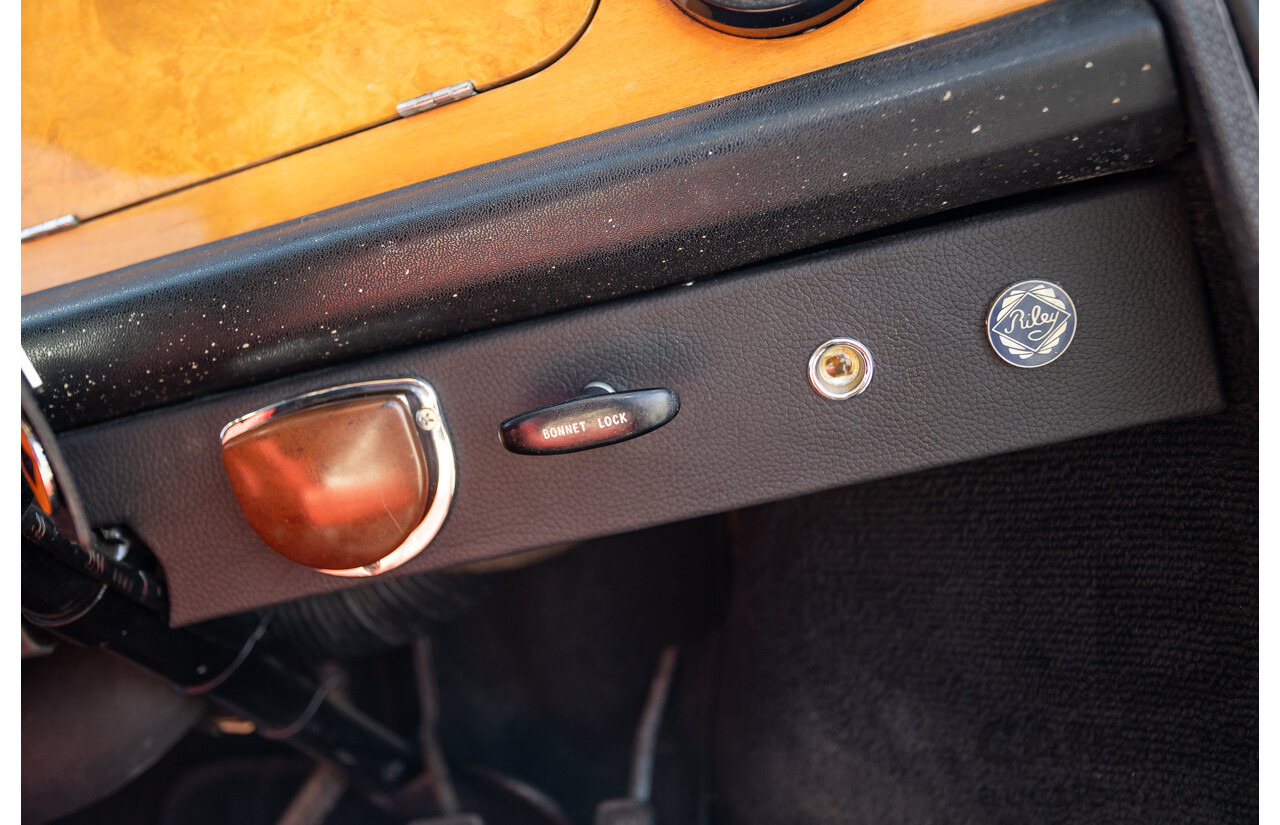 01/1968 Riley Elf MkIII 2d Sedan White / Black 1.0L