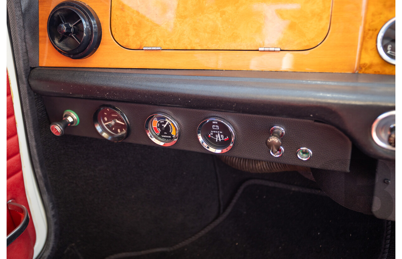 01/1968 Riley Elf MkIII 2d Sedan White / Black 1.0L