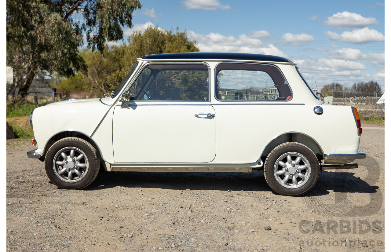 01/1968 Riley Elf MkIII 2d Sedan White / Black 1.0L