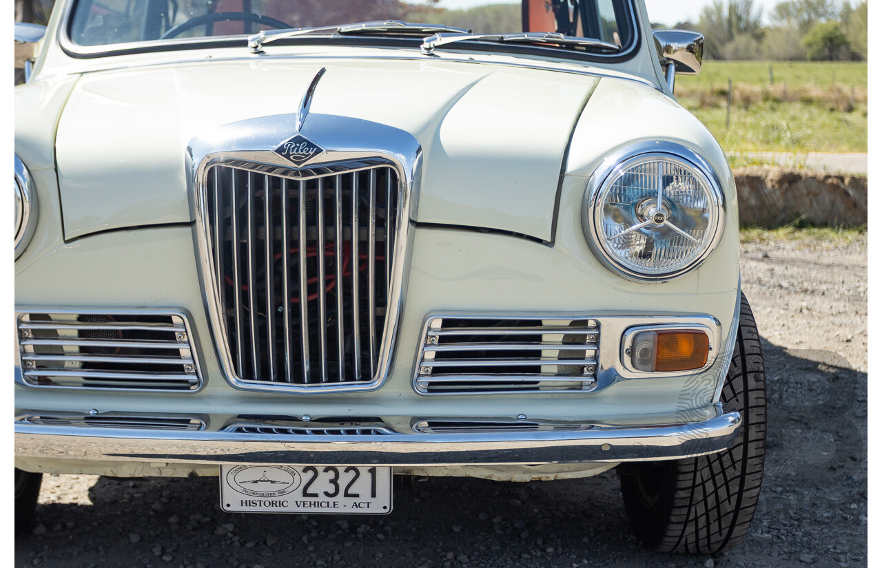 01/1968 Riley Elf MkIII 2d Sedan White / Black 1.0L