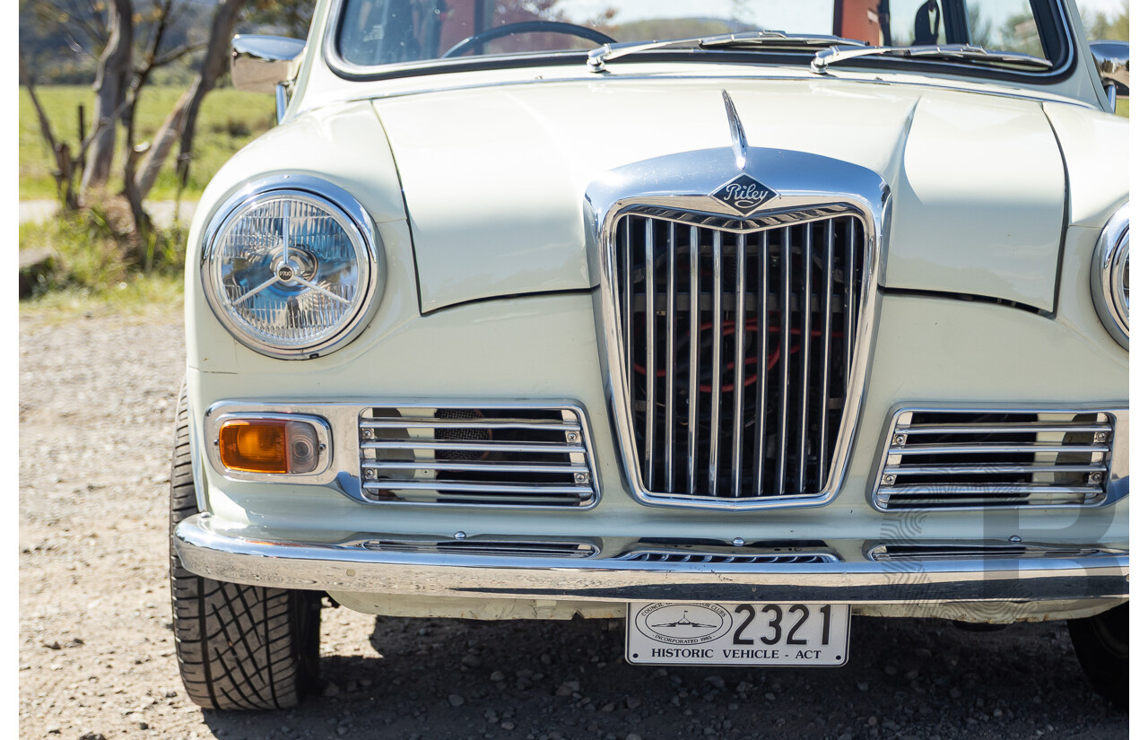 01/1968 Riley Elf MkIII 2d Sedan White / Black 1.0L