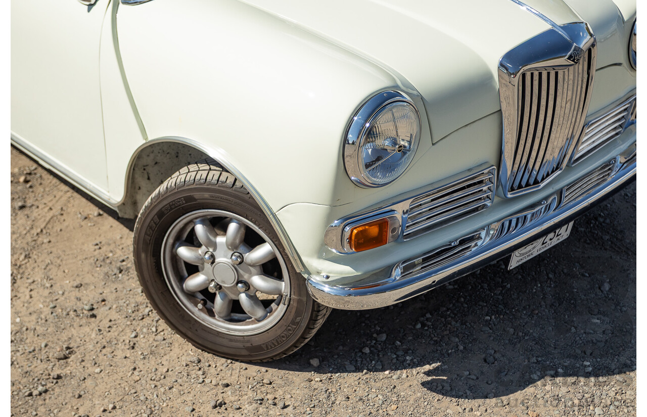 01/1968 Riley Elf MkIII 2d Sedan White / Black 1.0L
