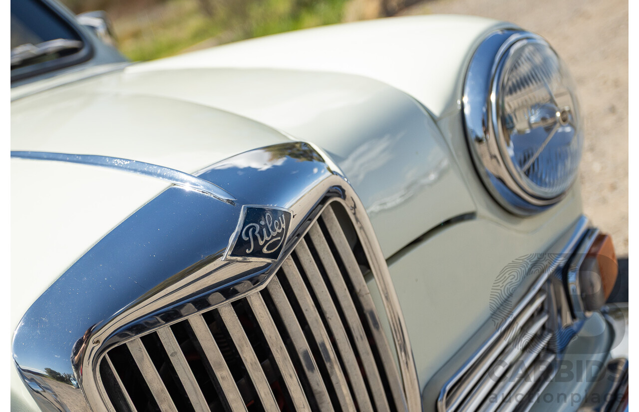 01/1968 Riley Elf MkIII 2d Sedan White / Black 1.0L