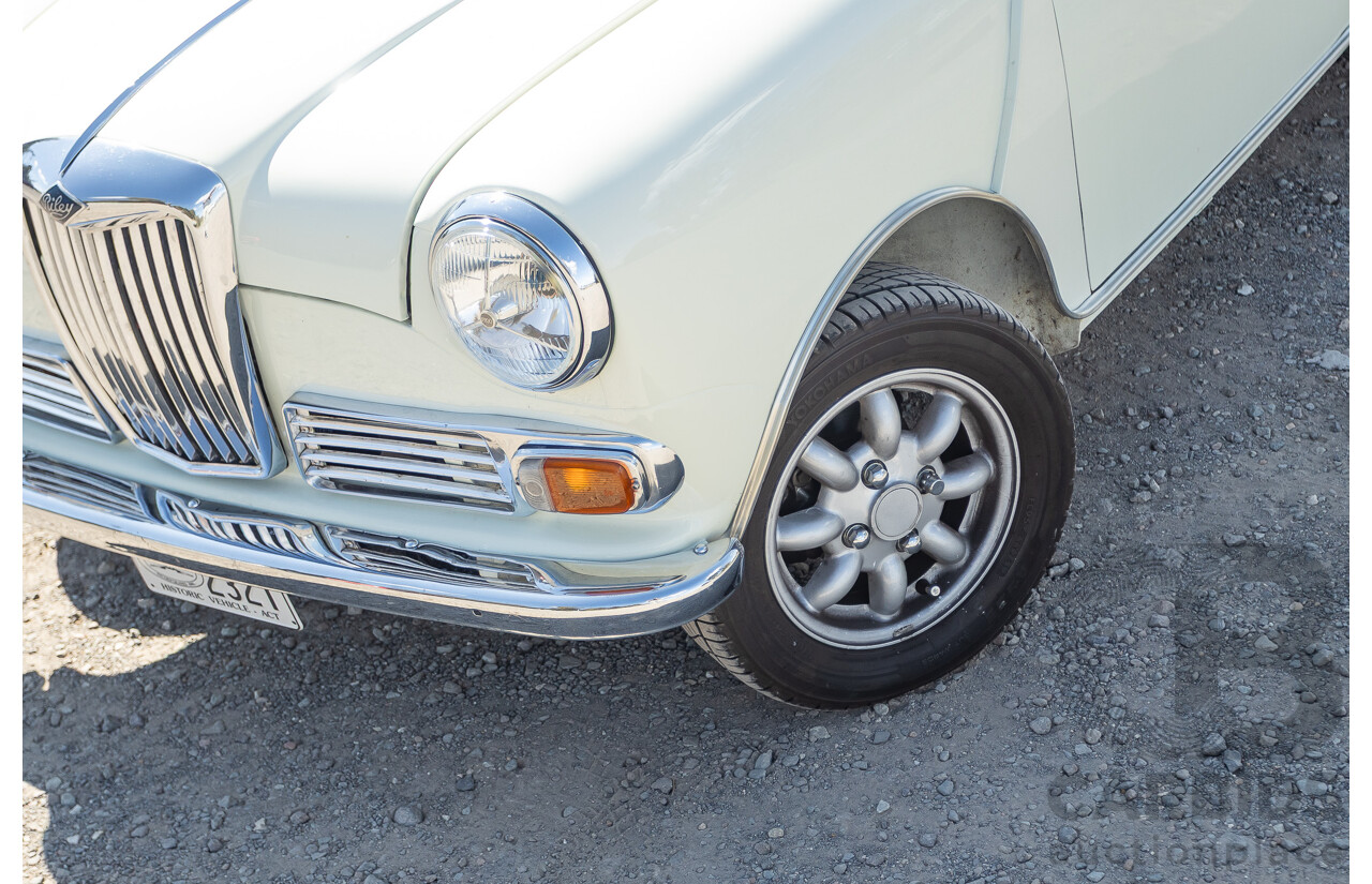 01/1968 Riley Elf MkIII 2d Sedan White / Black 1.0L