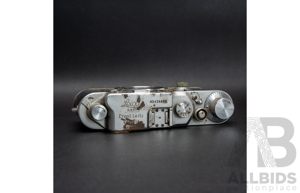 Leica IIIc 35mm LTM Screw-Mount Rangefinder Body Manufactured by Ernst Leitz, Wetzlar, 1948 No. 434480