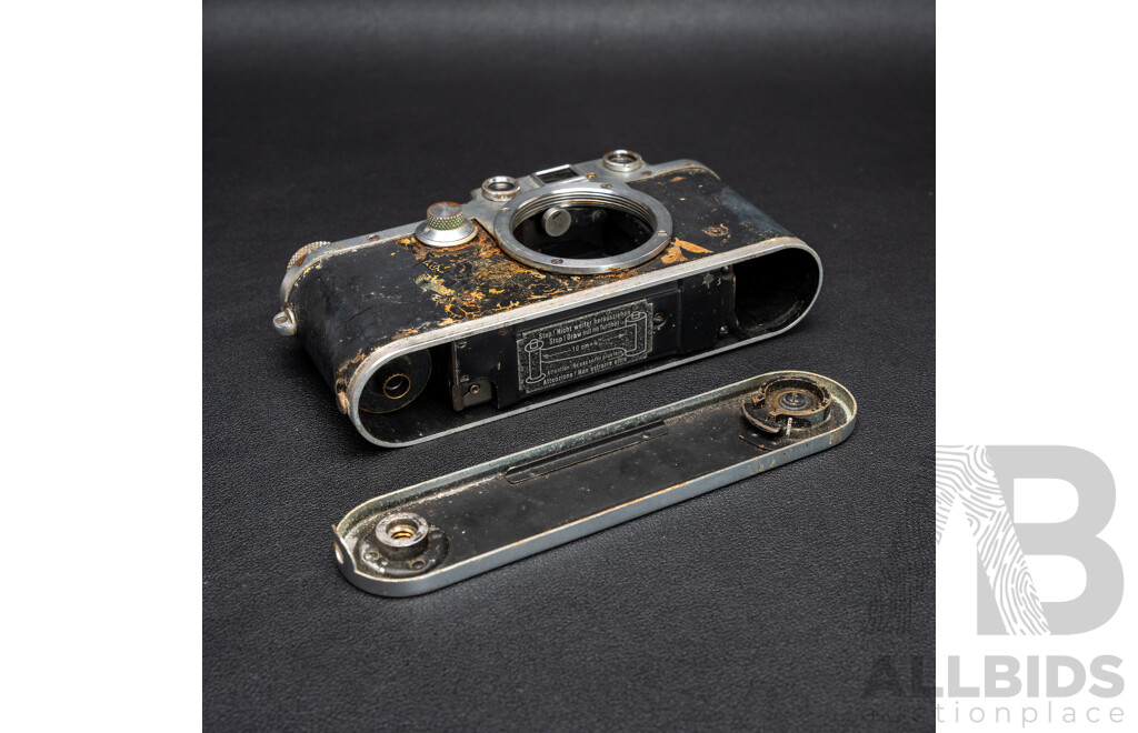 Leica IIIc 35mm LTM Screw-Mount Rangefinder Body Manufactured by Ernst Leitz, Wetzlar, 1948 No. 434480