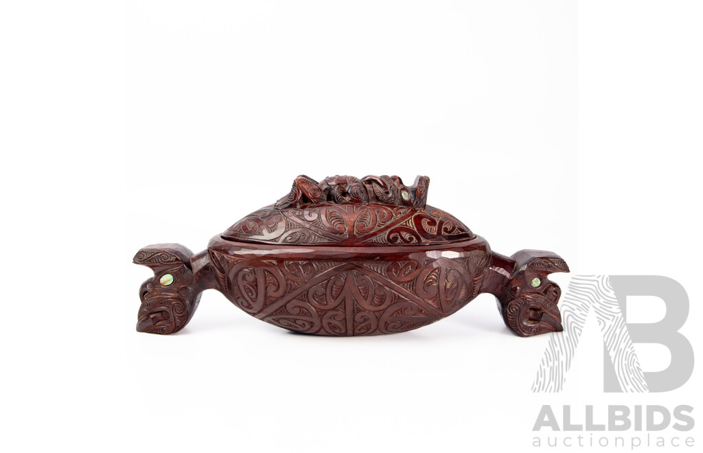 Large Maori Wakahuia Carved Wooden Feather/Treasure Box with Paua Inlay