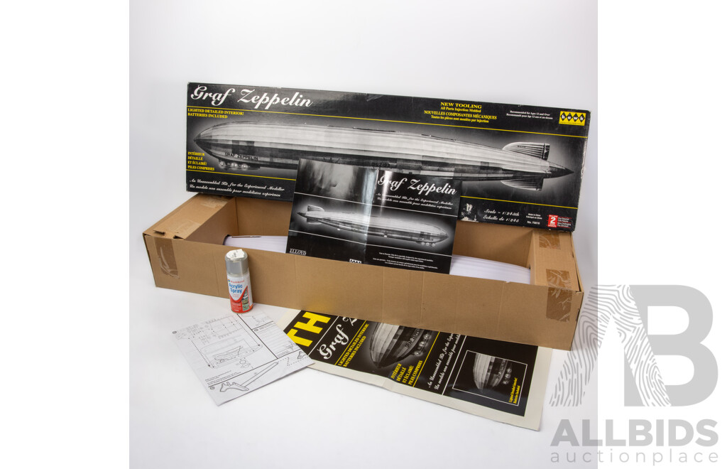The Hawk Model Company Model Graf Zeppelin with Illuminated Detailed Interior 70816 - 1:245 Scale