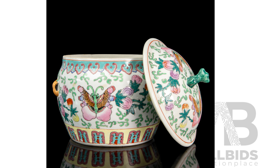 Chinese Famille Verte Storage Jar with Pixiu-Form Finial