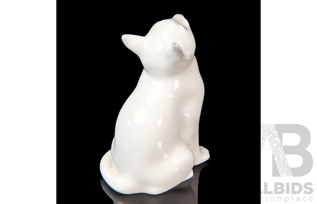 Noritake Studio Collection White Sitting Cat Figurine with Blue Eyes