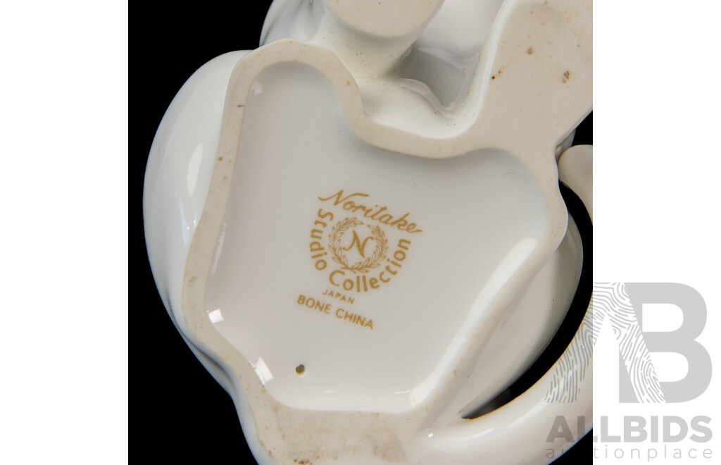 Noritake Studio Collection White Sitting Cat Figurine with Blue Eyes