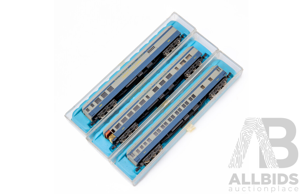 Three Rivarossi Baltimore and Ohio Model Rail Cars