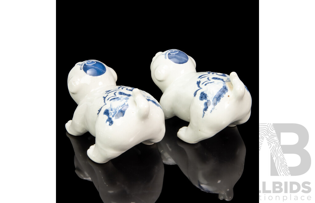 Pair of 19th Century Japanese Arita Dog Water Droppers