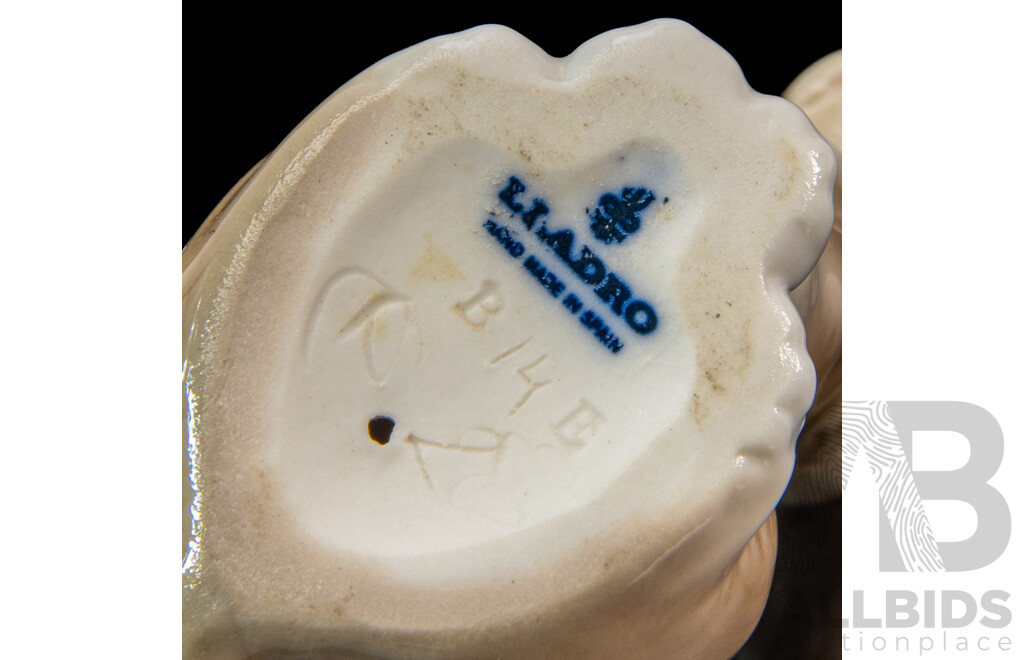 Lladró 'Good Puppy' No. 1289, Retired Porcelain Figurine