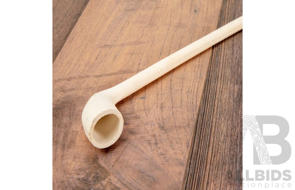 Williamsburg Pottery Tavern Pipe