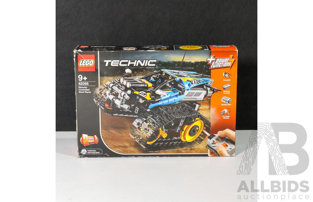 New in Box Lego Technic 42095 Remote Controlled Stunt Racer