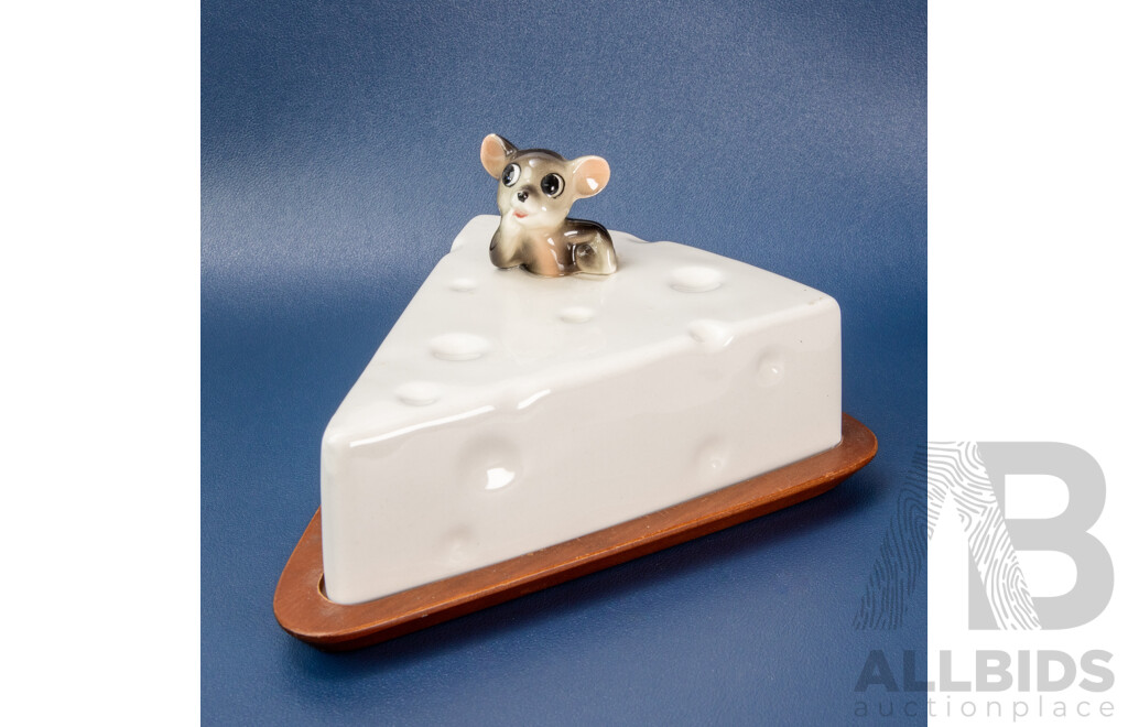 Vintage Kitschy Mouse Cheeseboard