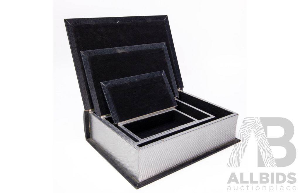 Rare And Unusual Set Of 3 New York Graduated Book Boxes