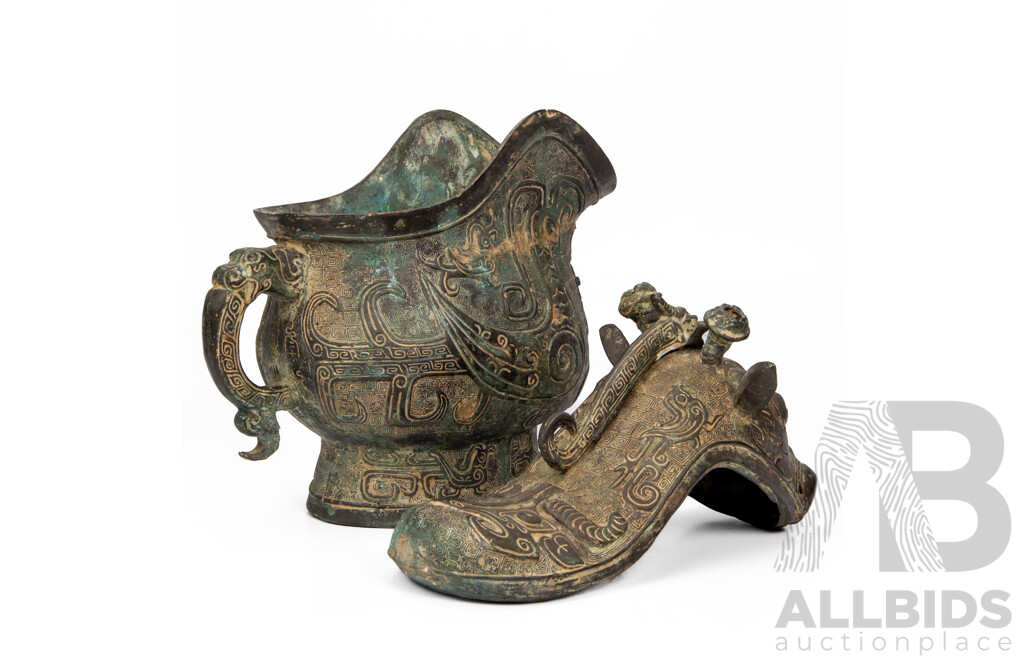 Good Reproduction of Shang Dynasty Bronze - Ritual Wine Vessel (Gong/Guang)