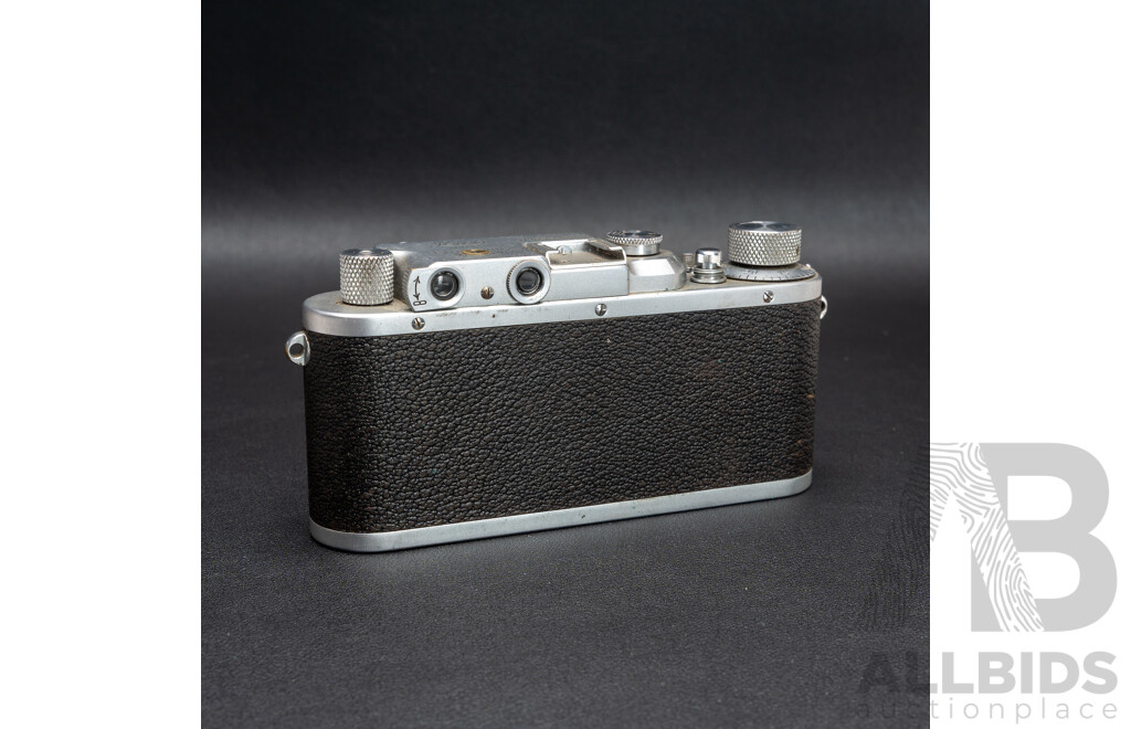 Leica IIIa D.R.P. Screw-Mount Rangefinder Camera (1938) Serial No. 275266 with Leitz Elmar 5cm F/3.5 Lens
